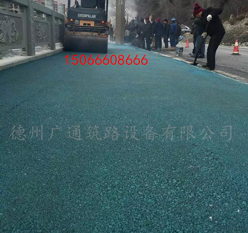 德州彩色瀝青路面施工進(jìn)行中